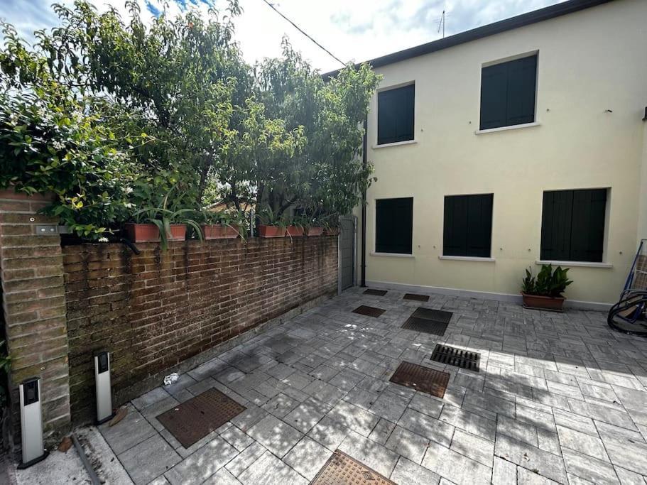 Casa Rielta, Tram E Parking *